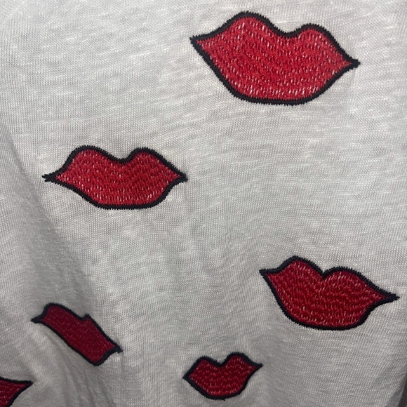 Chaser embroidered lips tee - Picture 4 of 5